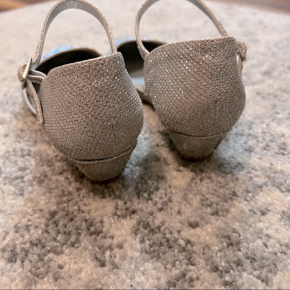 Gianni Bini Girls Dress Shoes - Picture 4 of 10